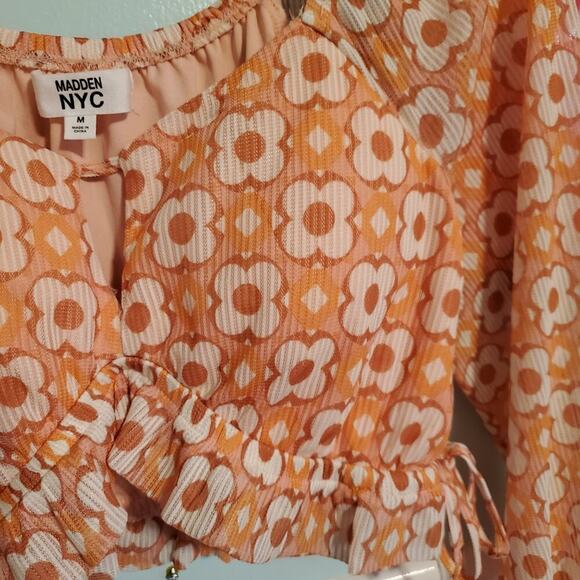Madden NYC Bohmian Cropped Floral Keyhole Top with Long Sleeves Size Medium - Picture 9 of 12